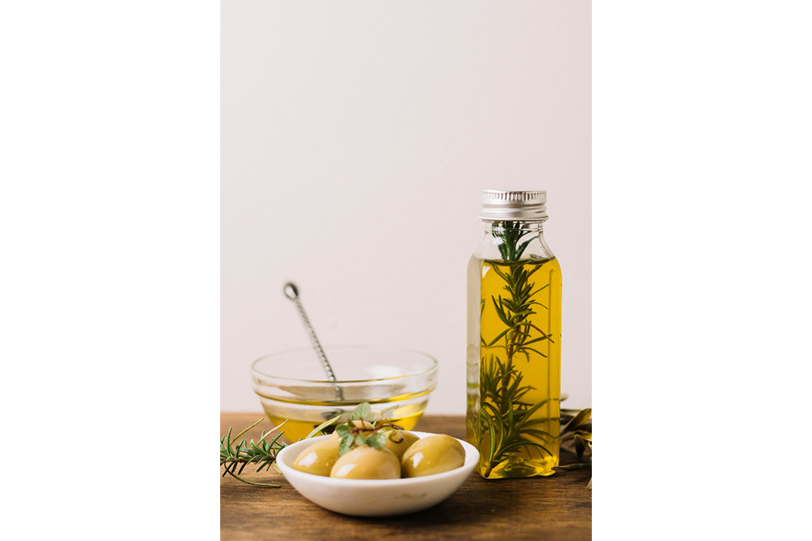 5 Olive Oil Benefits to Beat Sugar Cravings